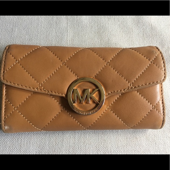 Michael Kors Handbags - Michael Kors Leather Quilted Continental Wallet